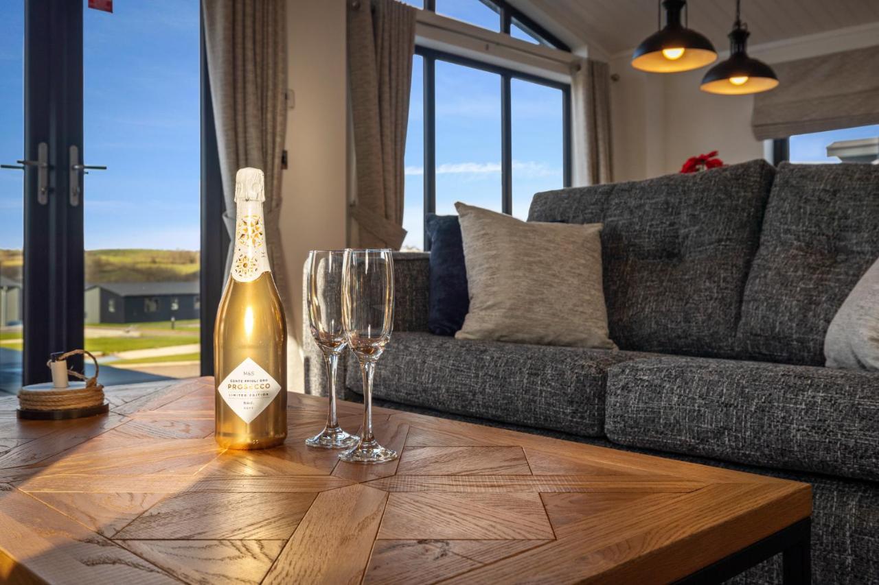 Hiraeth - Luxury Lodge With Hot Tub, Close To Beach Penally Экстерьер фото
